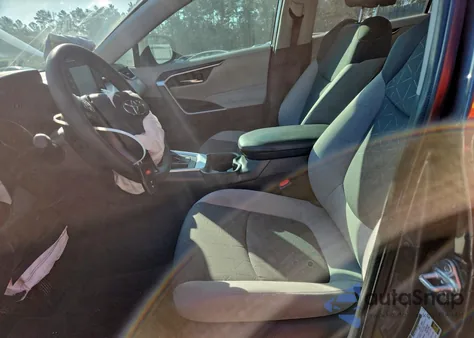 2021 Toyota Rav4 Xle z USA, uszkodzony, nr VIN 2T3W1RFV9MC170634